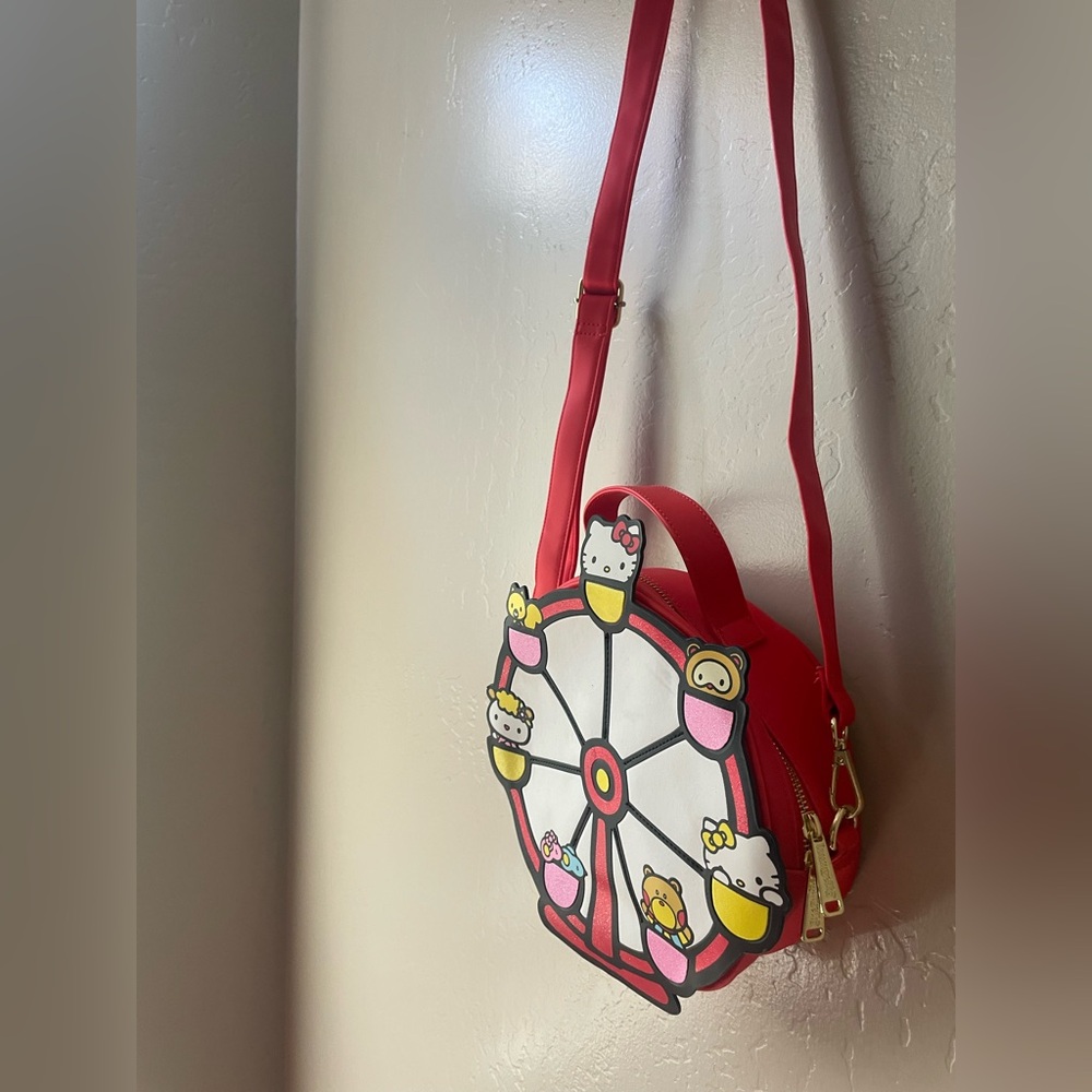 Hello Kitty Ferris Wheel Crossbody Bag - Red and White - Picture 4 of 7